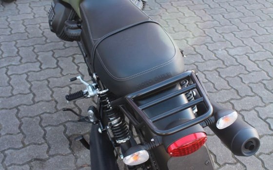 Gebrauchtmotorrad Moto Guzzi V7 III Stone - Bild 4