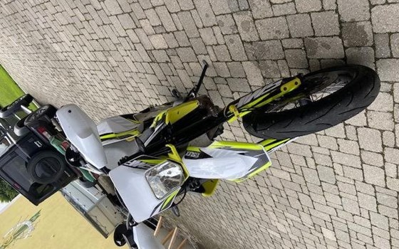 Gebrauchtmotorrad Husqvarna 701 Supermoto - Bild 4