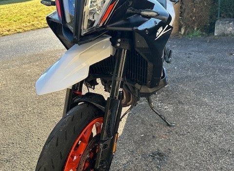 Gebrauchtmotorrad KTM 890 SMT - Bild 2