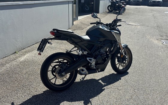 Gebrauchtmotorrad Honda CB125R - Bild 3