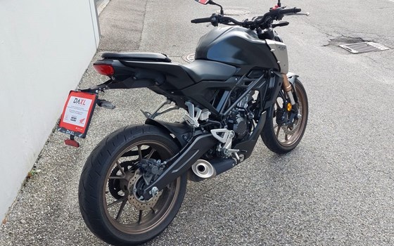 Gebrauchtmotorrad Honda CB125R - Bild 6