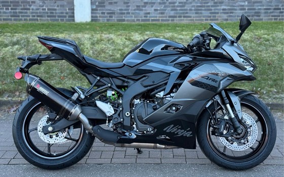 Neufahrzeug Kawasaki Ninja ZX-4RR - Bild 1