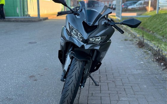 Neufahrzeug Kawasaki Ninja ZX-4RR - Bild 10