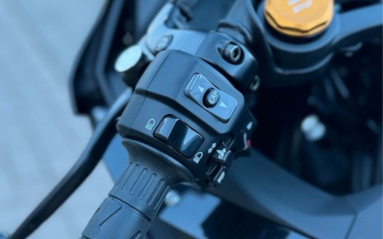 Neufahrzeug Kawasaki Ninja ZX-4RR - Bild 13