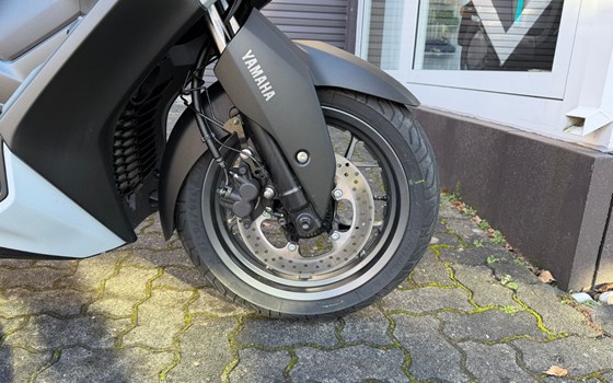 Gebrauchtmotorrad Yamaha XMAX 300 Tech MAX+ - Bild 12