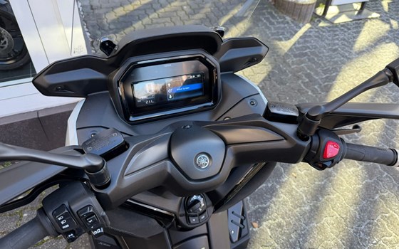 Gebrauchtmotorrad Yamaha XMAX 300 Tech MAX+ - Bild 9