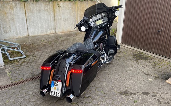 Gebrauchtmotorrad Harley-Davidson CVO Street Glide FLHXSE - Bild 2