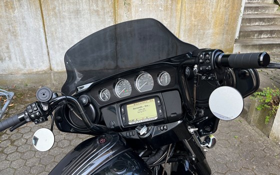 Gebrauchtmotorrad Harley-Davidson CVO Street Glide FLHXSE - Bild 3