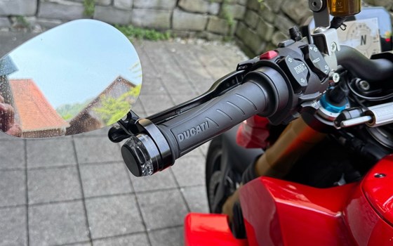 Gebrauchtmotorrad Ducati Streetfighter V4 S - Bild 9