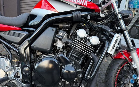 Gebrauchtmotorrad Yamaha FZS 600 Fazer - Bild 11