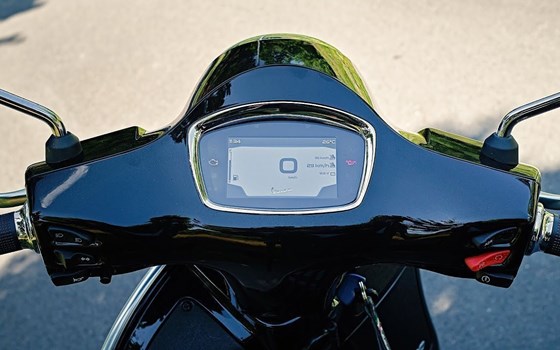 Neufahrzeug Vespa GTS 125 Super Tech - Bild 4