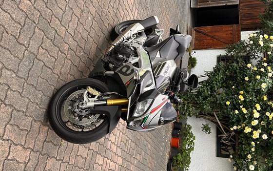 Gebrauchtmotorrad Aprilia Tuono V4 1100 RR - Bild 2