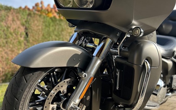 Gebrauchtmotorrad Harley-Davidson Road Glide Ultra - Bild 1