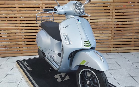 Gebrauchtmotorrad Vespa GTS 300 hpe Super Tech - Bild 2