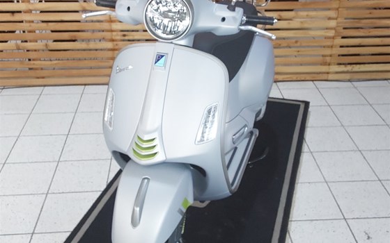 Gebrauchtmotorrad Vespa GTS 300 hpe Super Tech - Bild 5