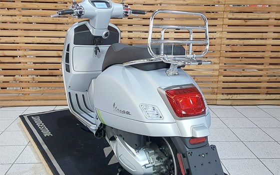 Gebrauchtmotorrad Vespa GTS 300 hpe Super Tech - Bild 6
