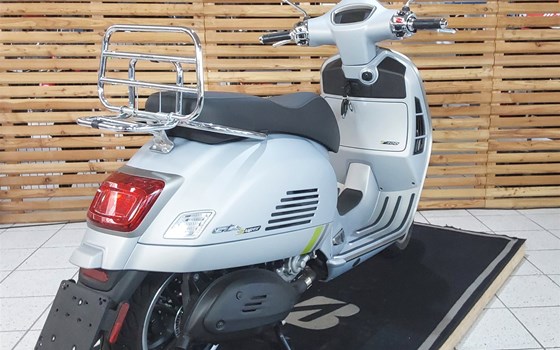 Gebrauchtmotorrad Vespa GTS 300 hpe Super Tech - Bild 7
