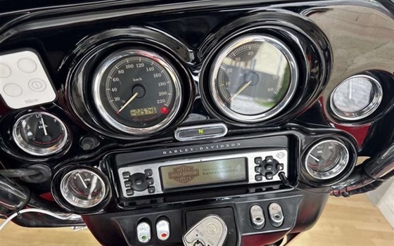 Gebrauchtmotorrad Harley-Davidson Electra Glide Ultra Classic FLHTCU - Bild 17