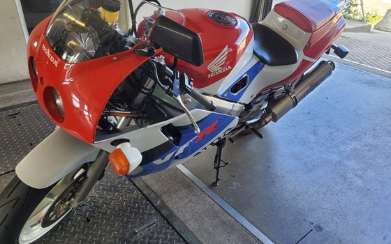 Gebrauchtmotorrad Honda VFR 400 R (NC30) - Bild 4