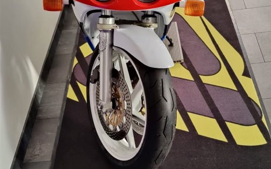 Gebrauchtmotorrad Honda VFR 400 R (NC30) - Bild 6