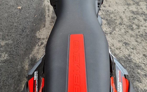 Neufahrzeug Ducati Hypermotard 698 Mono RVE - Bild 11