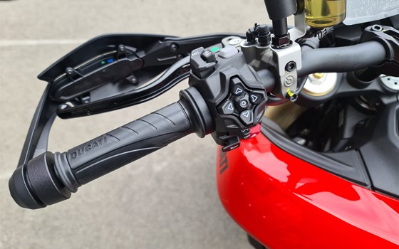 Neufahrzeug Ducati Hypermotard V2 - Bild 6