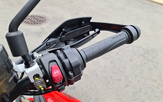 Neufahrzeug Ducati Hypermotard V2 - Bild 7