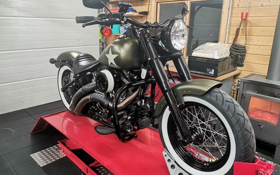 Gebrauchtmotorrad Harley-Davidson Softail Slim S - Bild 1