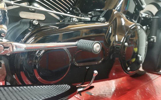 Gebrauchtmotorrad Harley-Davidson Softail Slim S - Bild 5