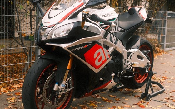 Gebrauchtmotorrad Aprilia RSV4 RF - Bild 1