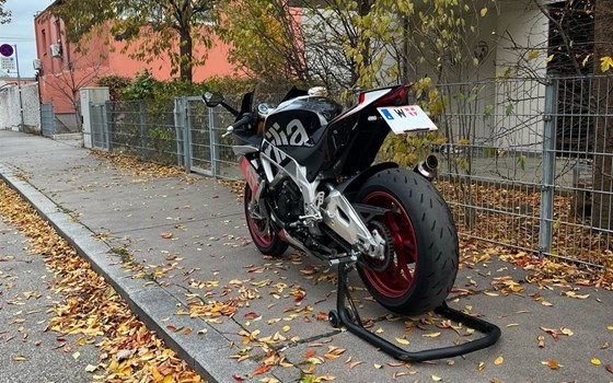 Gebrauchtmotorrad Aprilia RSV4 RF - Bild 4