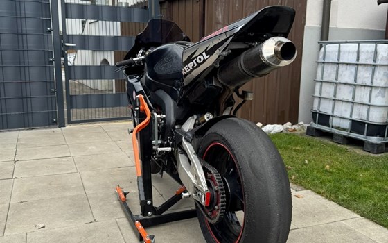 Gebrauchtmotorrad Honda CBR1000RR Fireblade - Bild 6