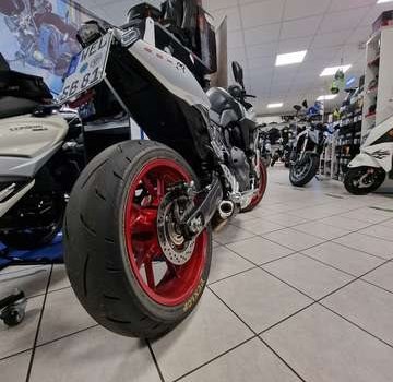 Gebrauchtmotorrad Suzuki GSX-8R - Bild 2