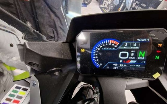 Gebrauchtmotorrad Suzuki GSX-8R - Bild 6