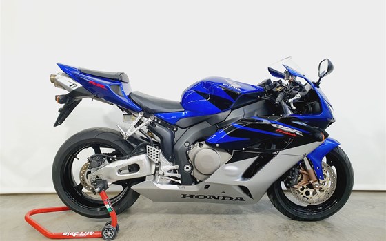 Gebrauchtmotorrad Honda CBR1000RR Fireblade - Bild 1