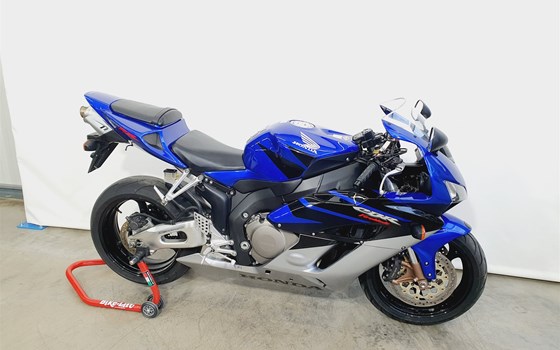 Gebrauchtmotorrad Honda CBR1000RR Fireblade - Bild 2