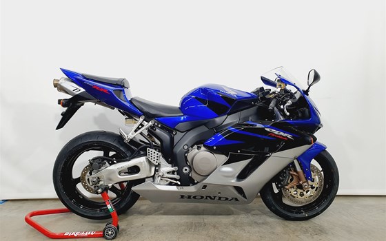 Gebrauchtmotorrad Honda CBR1000RR Fireblade - Bild 1