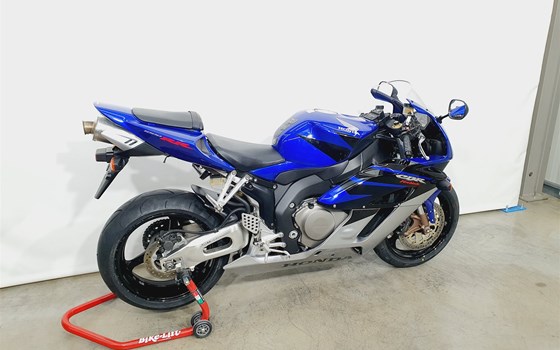 Gebrauchtmotorrad Honda CBR1000RR Fireblade - Bild 3
