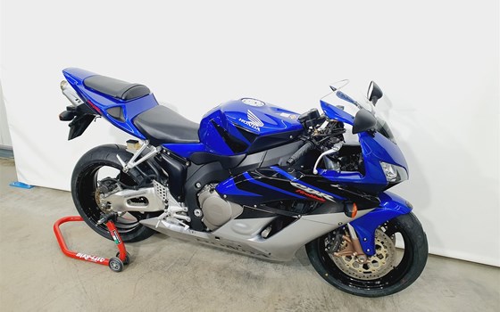 Gebrauchtmotorrad Honda CBR1000RR Fireblade - Bild 2