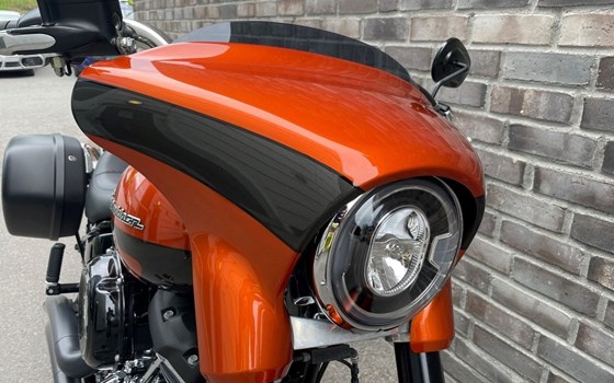 Gebrauchtmotorrad Harley-Davidson Softail Sport Glide FLSB - Bild 2