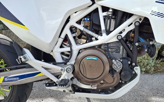 Gebrauchtmotorrad Husqvarna 701 Supermoto - Bild 2