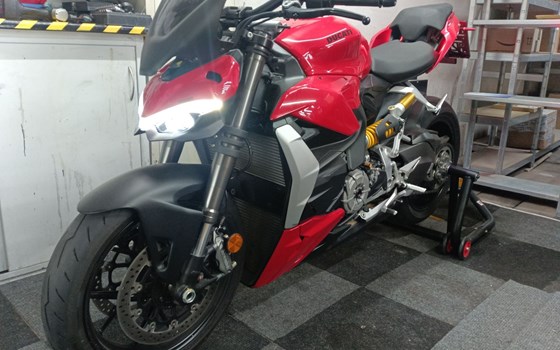 Gebrauchtmotorrad Ducati Streetfighter V2 - Bild 1