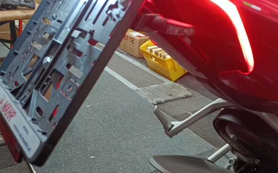 Gebrauchtmotorrad Ducati Streetfighter V2 - Bild 2