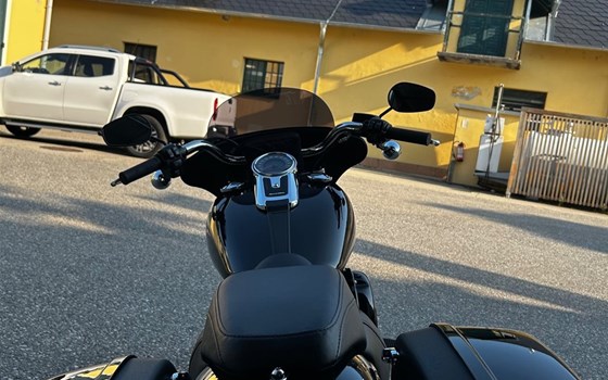 Gebrauchtmotorrad Harley-Davidson Softail Sport Glide FLSB - Bild 2