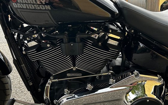 Gebrauchtmotorrad Harley-Davidson Softail Sport Glide FLSB - Bild 4