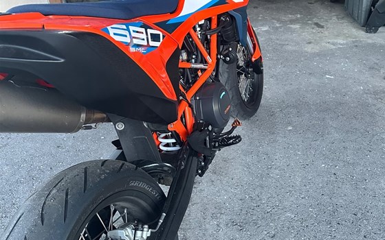 Gebrauchtmotorrad KTM 690 SMC R - Bild 3