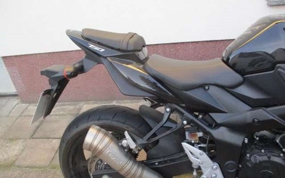 Gebrauchtmotorrad Suzuki GSR 750 - Bild 6