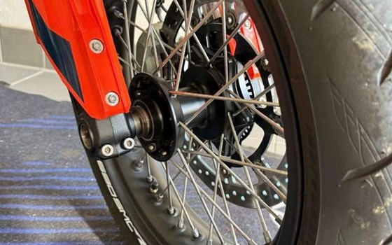 Gebrauchtmotorrad KTM 690 SMC R - Bild 6