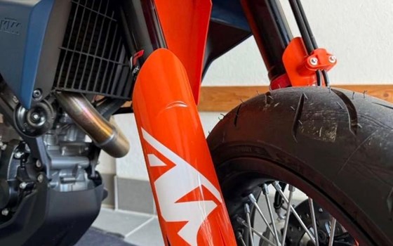 Gebrauchtmotorrad KTM 690 SMC R - Bild 8