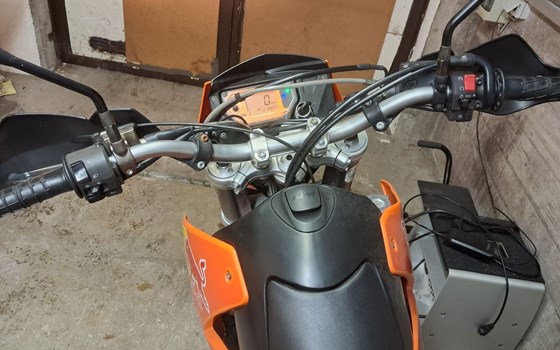 Gebrauchtmotorrad KTM 640 LC4 Supermoto - Bild 9